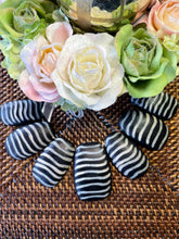 Wood B/W Grooving  Hand Carved NK